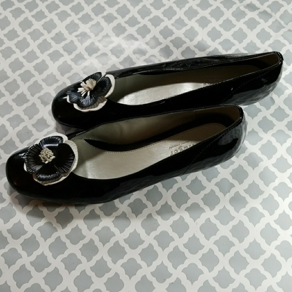 Shoes - Picture 4 of 4